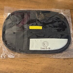 NWT pet hair removal mitt